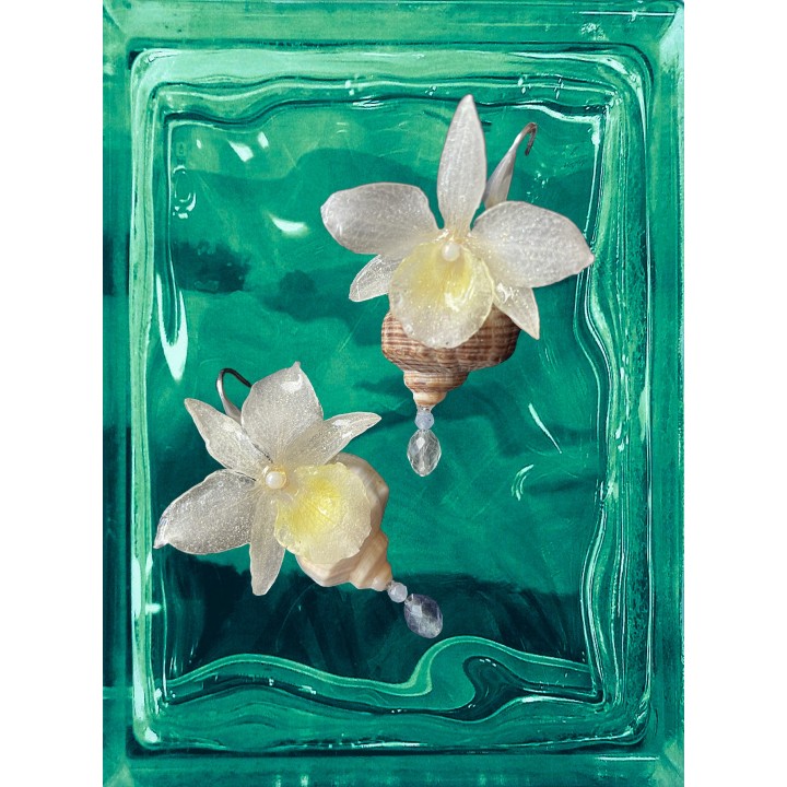𝐷𝑎𝑢𝑔ℎ𝑡𝑒𝑟𝑠 𝑜𝑓 𝑡ℎ𝑒 𝑆𝑒𝑎- Orchid Earrings in Resin | MomaFlora