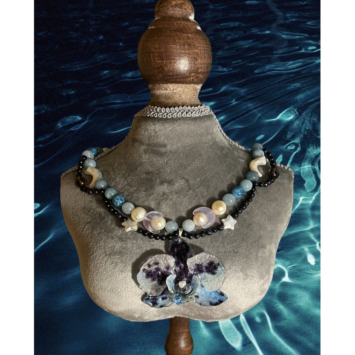 𝐴𝑞𝑢𝑎𝑚𝑎𝑟𝑖𝑛𝑒 𝑀𝑜𝑜𝑛 - Orchid Necklace & Crystals