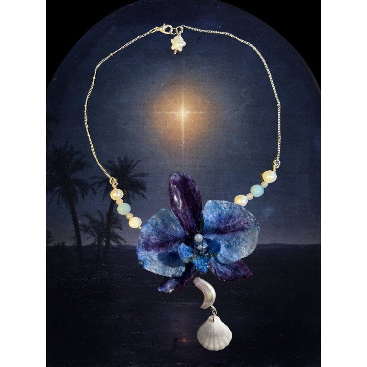 𝑀𝑖𝑑𝑛𝑖𝑔ℎ𝑡 𝑃𝑒𝑎𝑟𝑙 - Orchid Necklace in resin with Aquamarine and Pearls