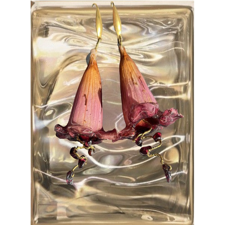 𝐺𝑎𝑟𝑛𝑒𝑡 𝐶𝑜𝑚𝑒𝑡 - Real Trumpet Flower turned into earrings