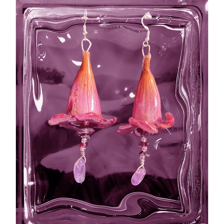 𝐸𝑐𝑙𝑖𝑝𝑠𝑒 𝐵𝑙𝑜𝑠𝑠𝑜𝑚 -  Trumpet Flower in resin with crystals Earrings
